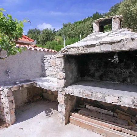 Holiday home Robinson Emanuela Potomje